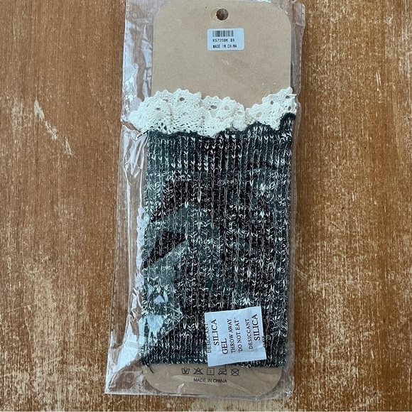 New with Tags Chunky Knit Boot Cuffs with Lace Trim and Buttons - Picture 9 of 12